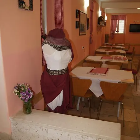 Diklo Hostal *